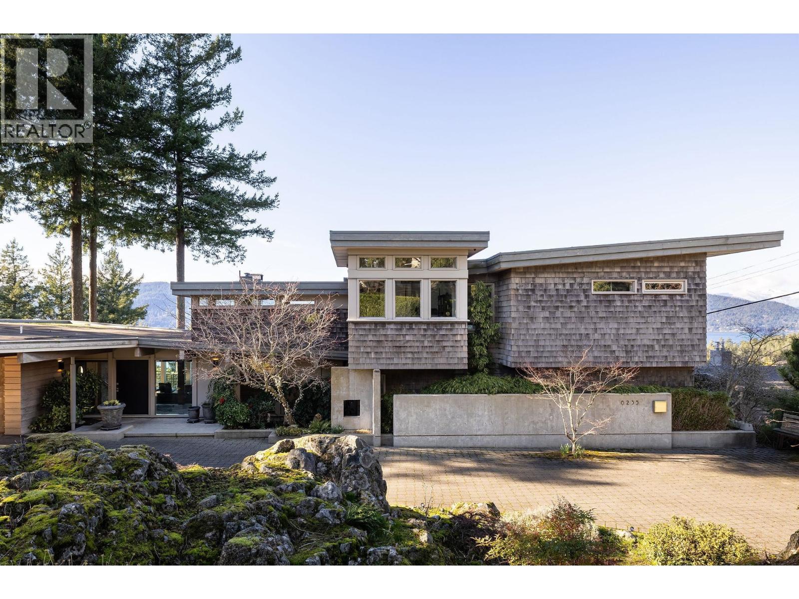 6235 OVERSTONE DRIVE, West Vancouver