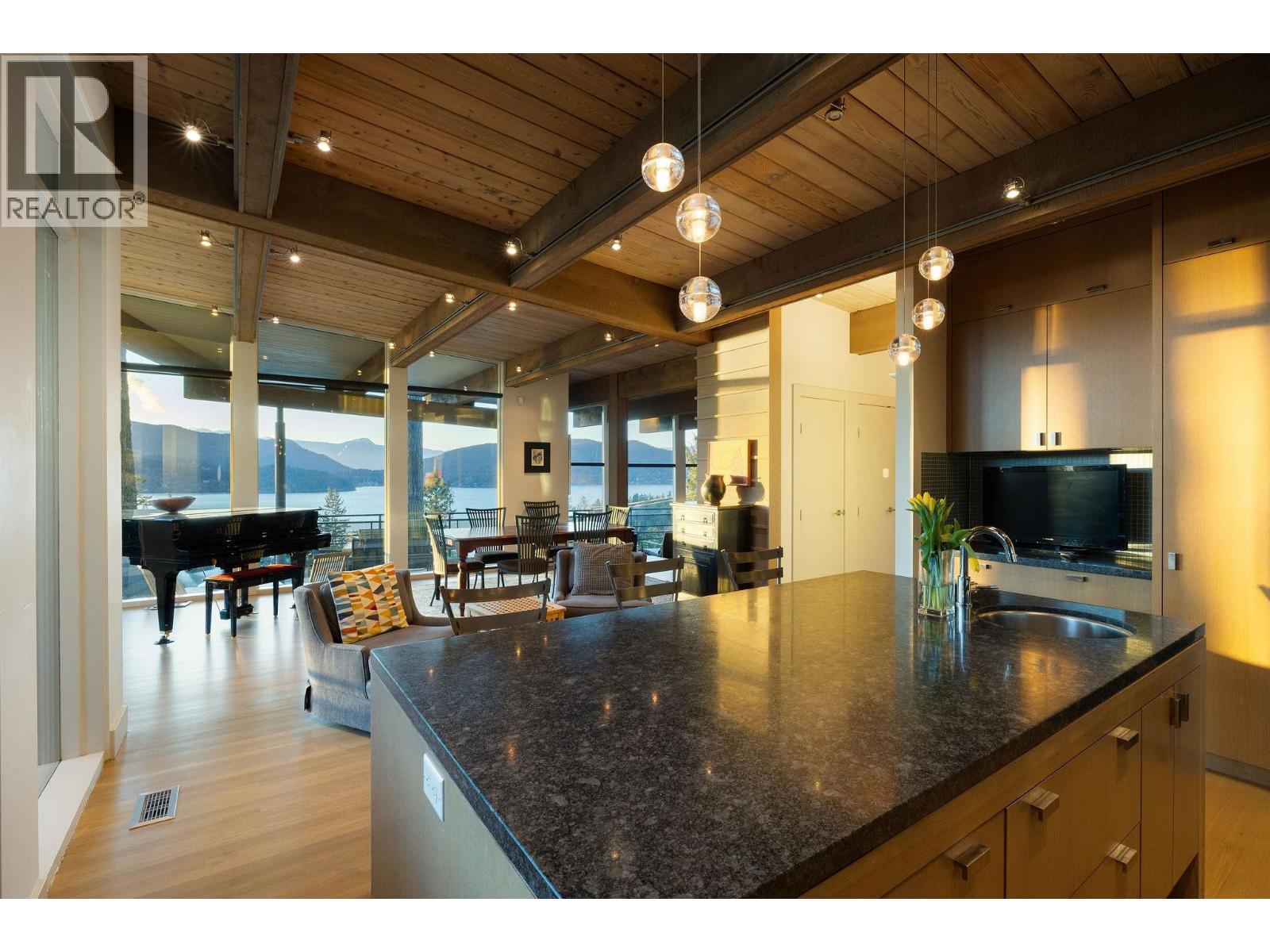 6235 OVERSTONE DRIVE, West Vancouver