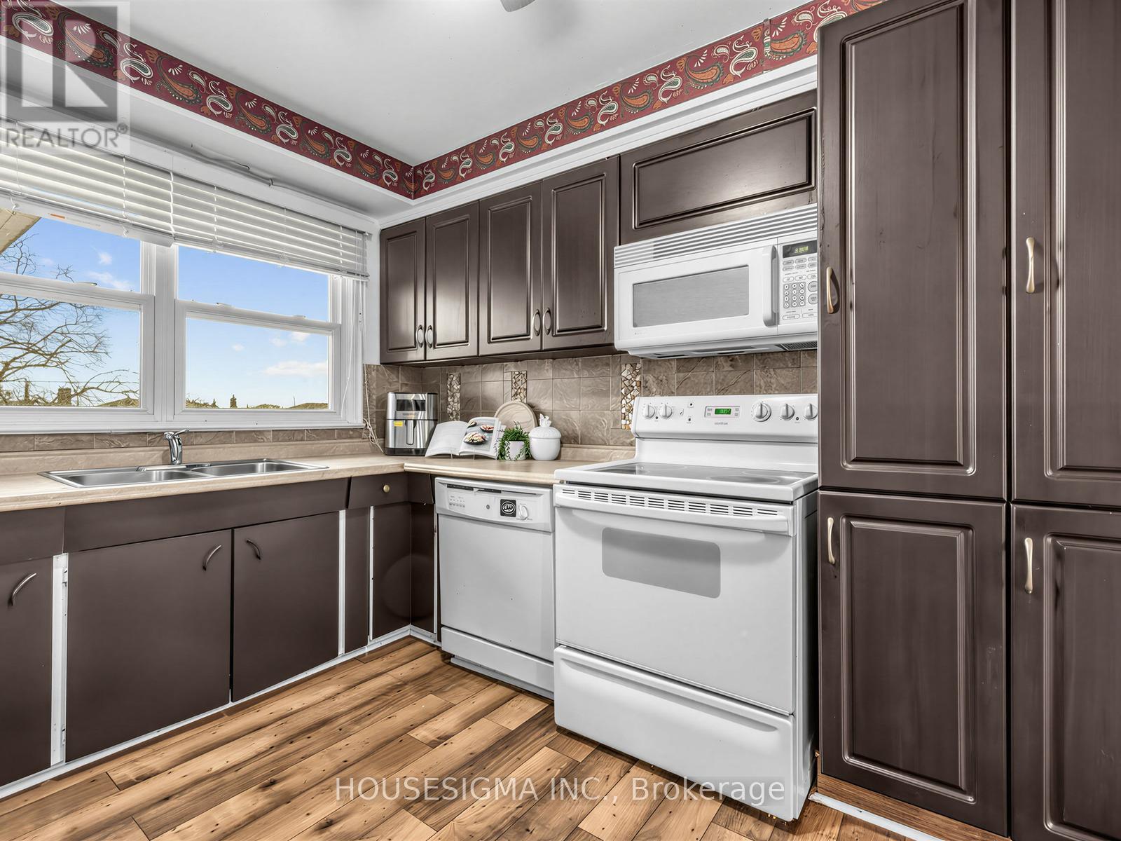 169 SLOANE AVENUE - 14