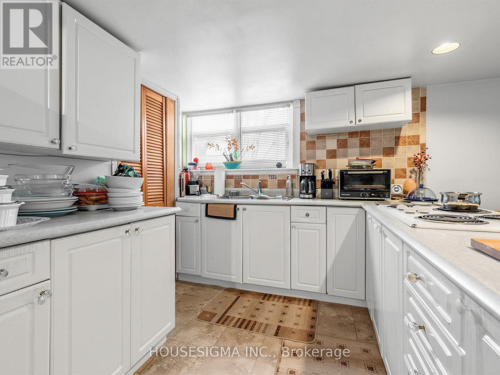 169 SLOANE AVENUE - 22