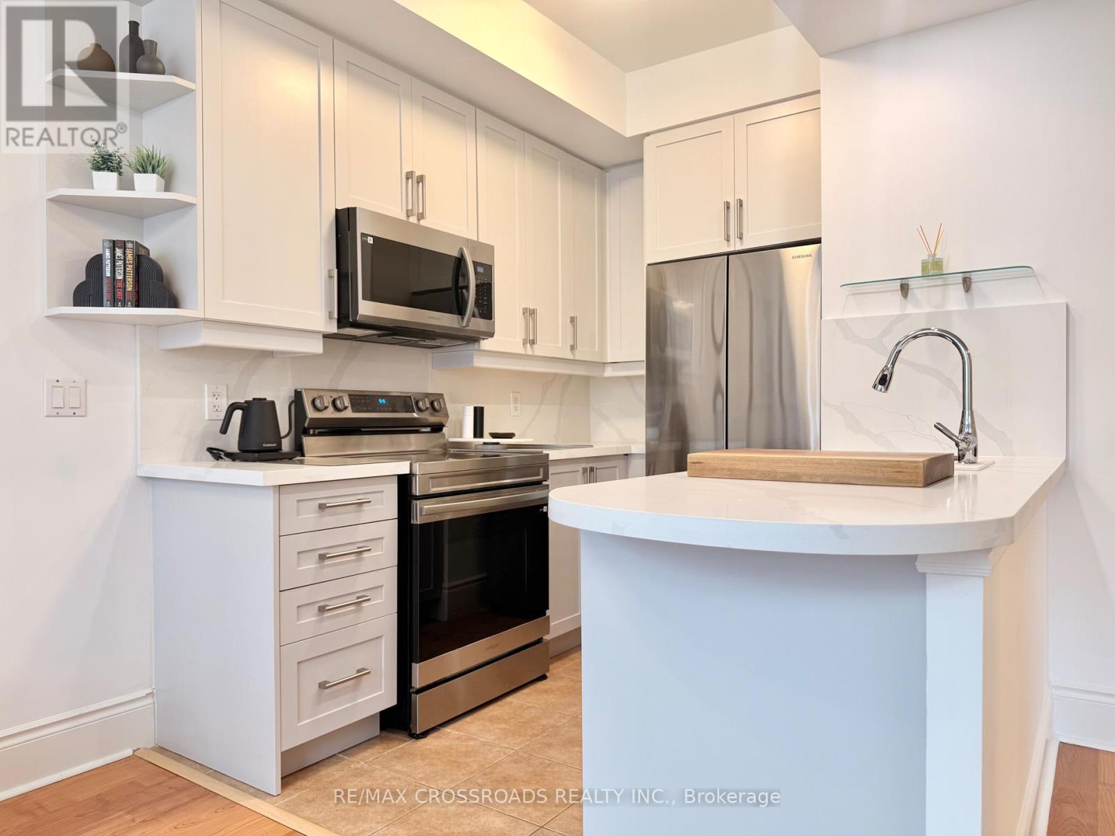 #314 10 NORTHTOWN WAY - 10