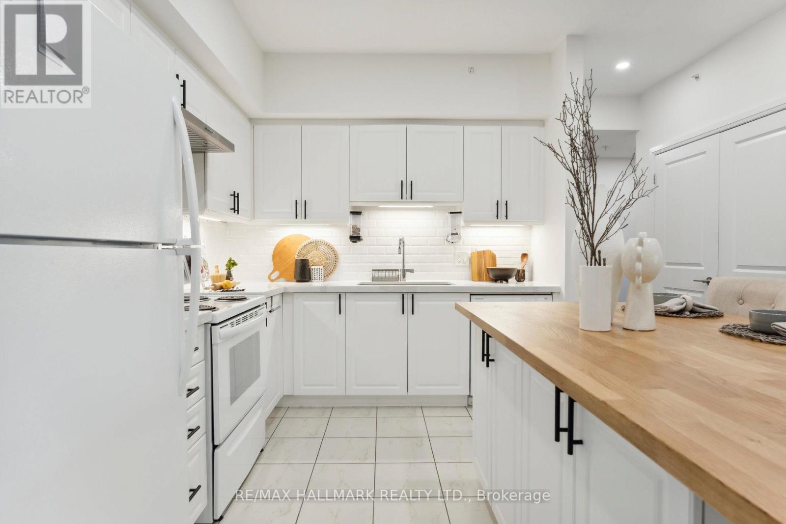#304 157 WELLINGTON STREET E - 12