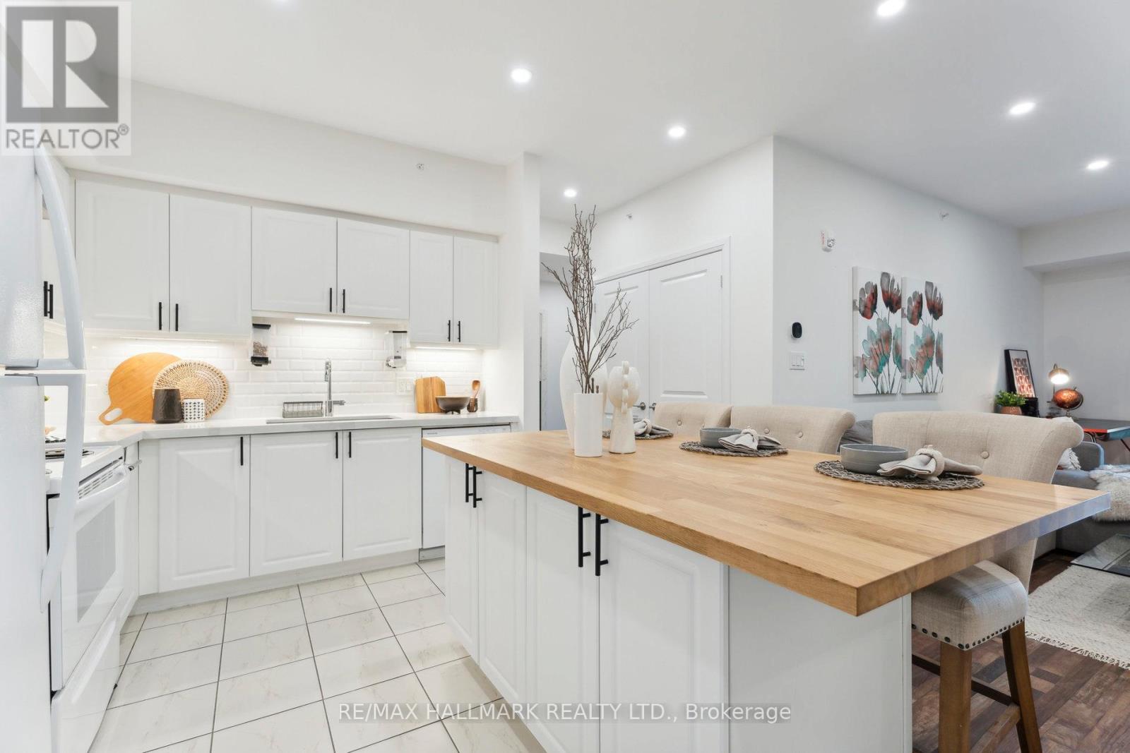 #304 157 WELLINGTON STREET E - 13