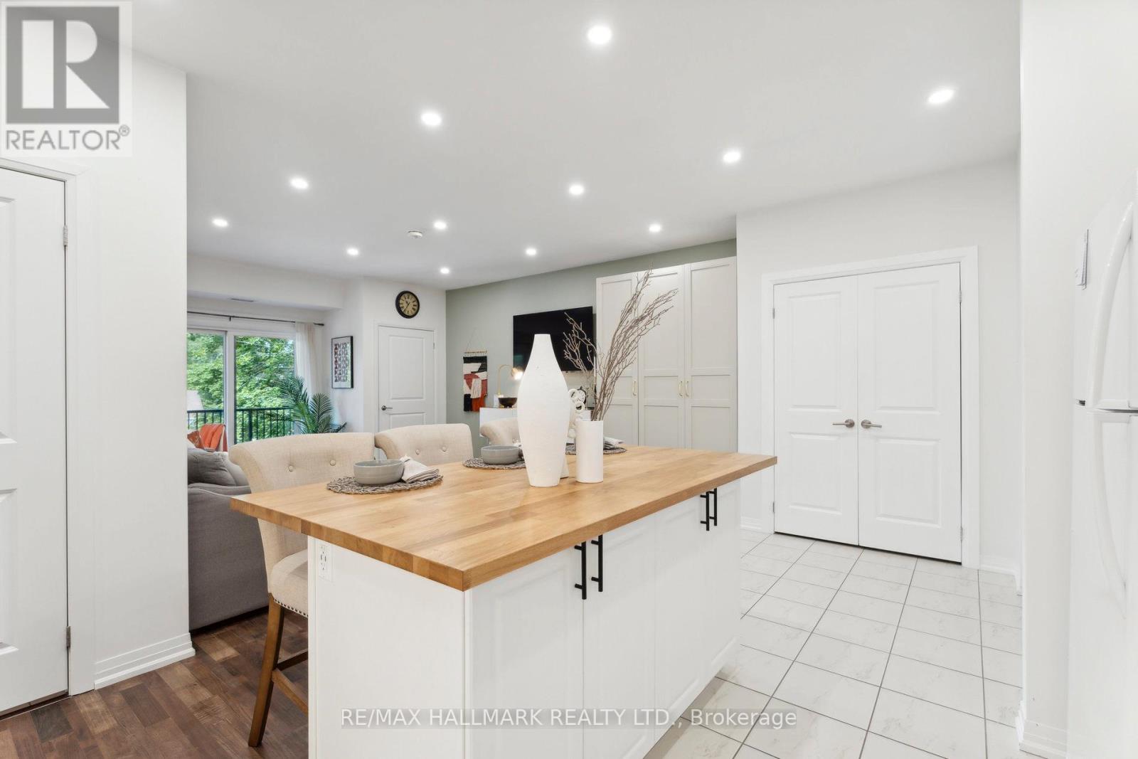 #304 157 WELLINGTON STREET E - 14