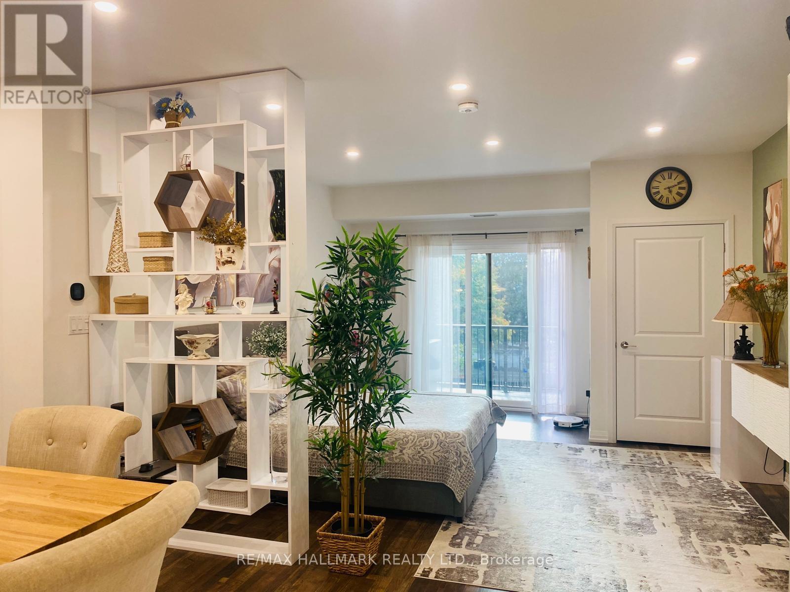 #304 157 WELLINGTON STREET E - 21