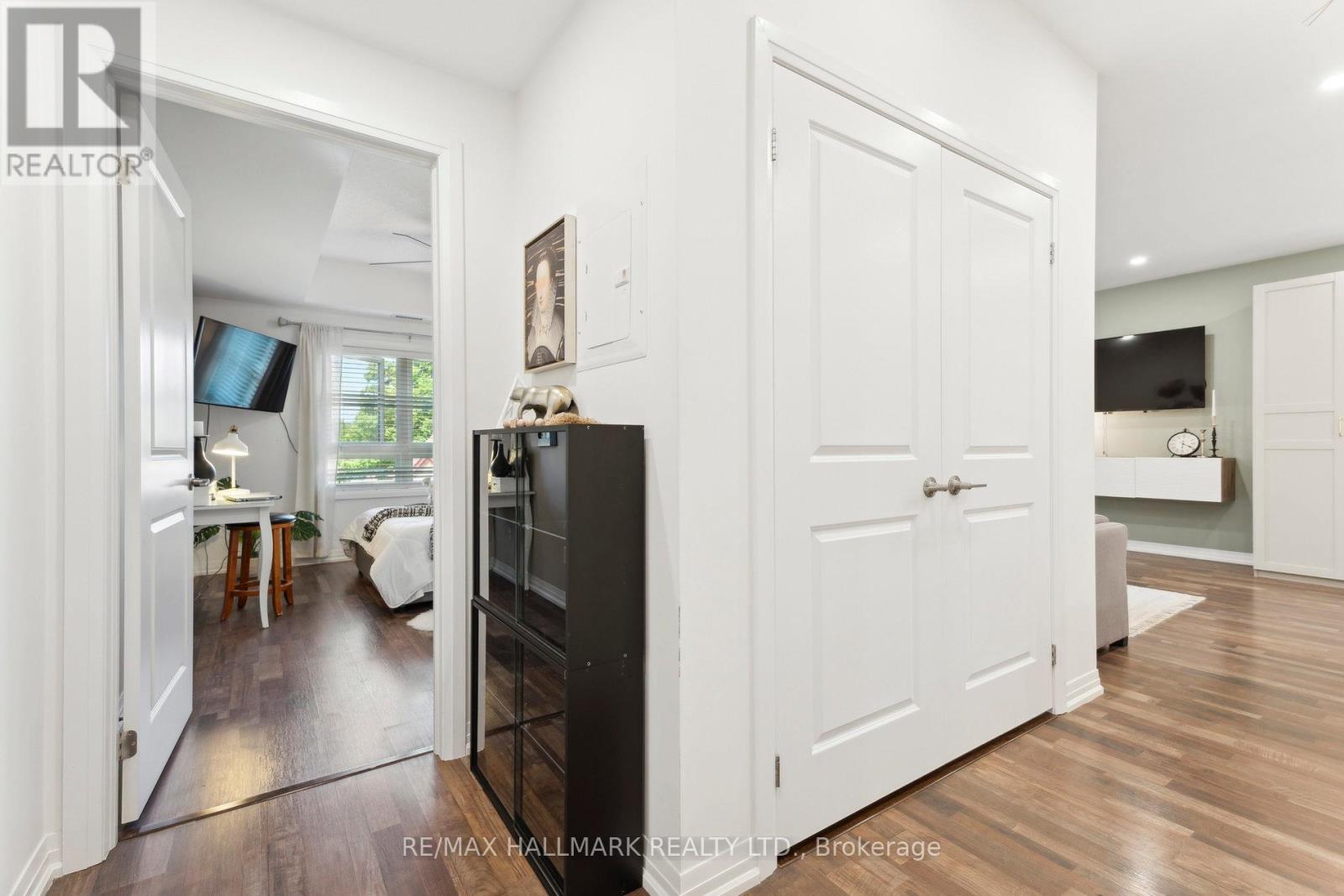 #304 157 WELLINGTON STREET E - 24