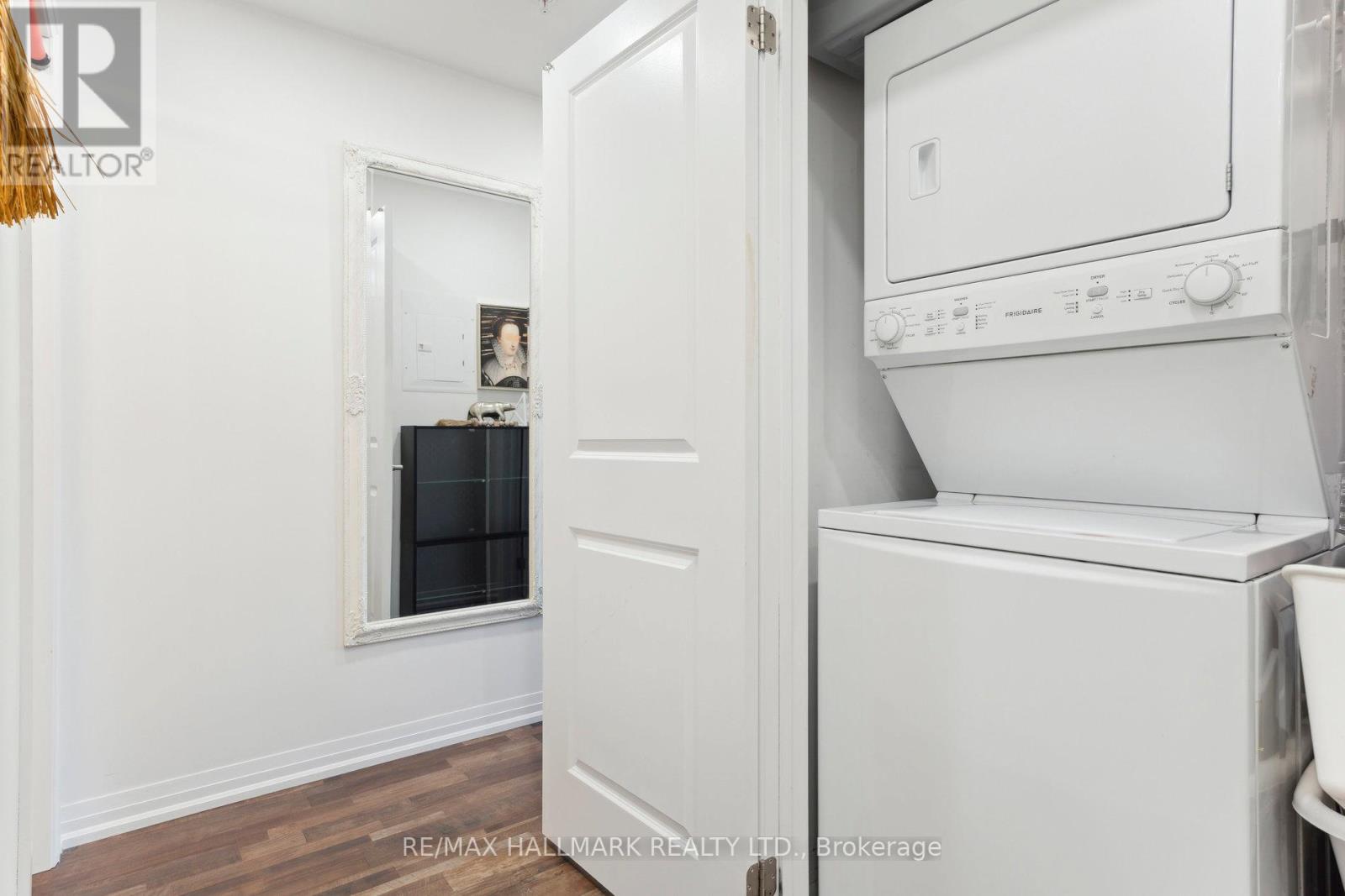 #304 157 WELLINGTON STREET E - 27
