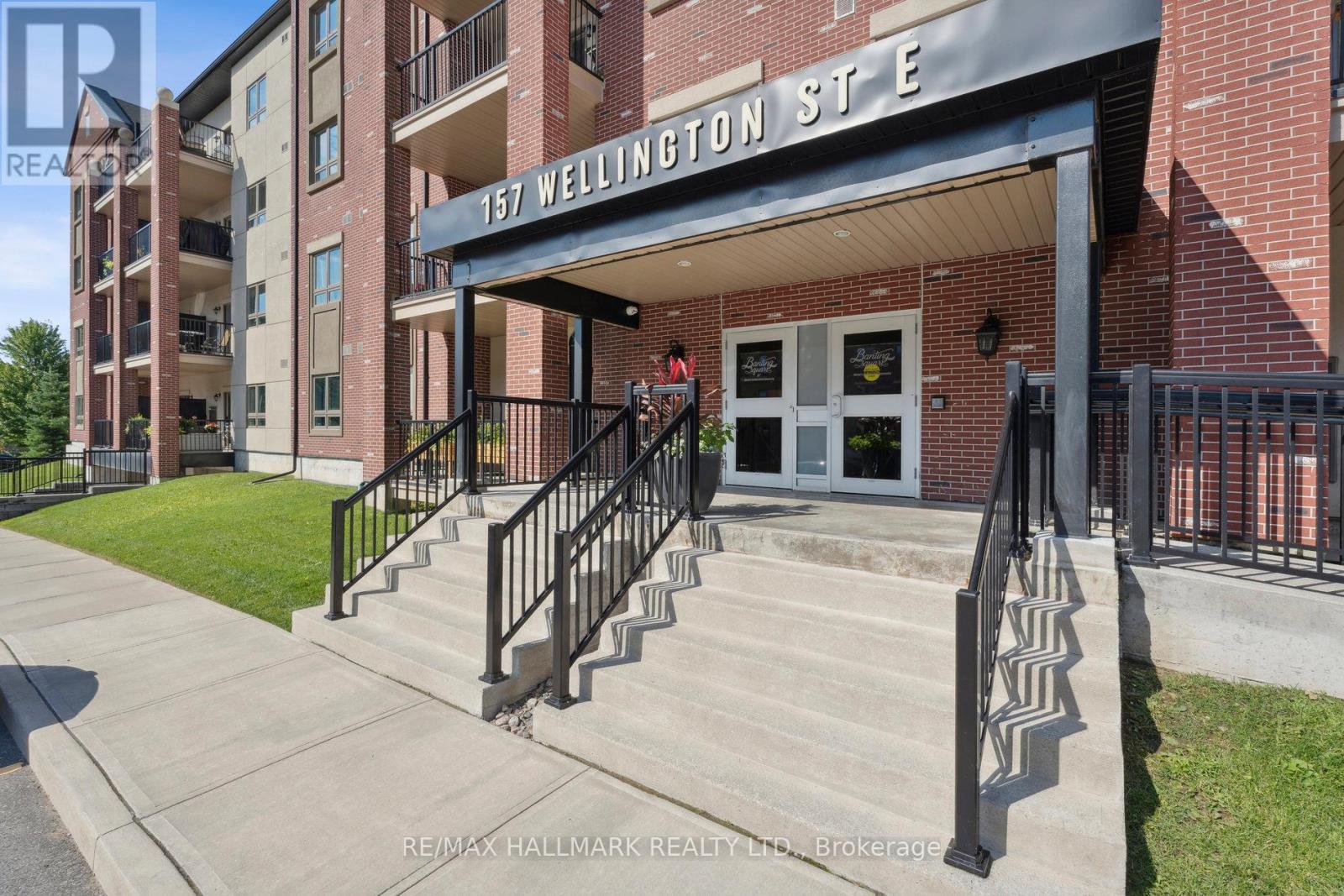 #304 157 WELLINGTON STREET E - 3