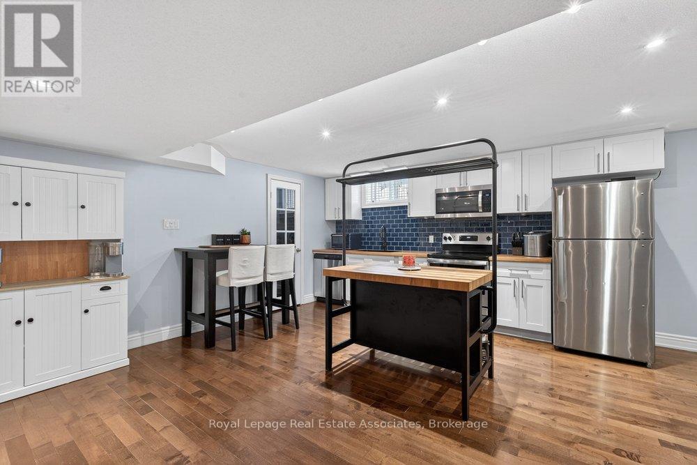 84 LOON AVENUE — photo 28