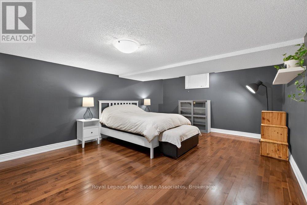 84 LOON AVENUE — photo 33