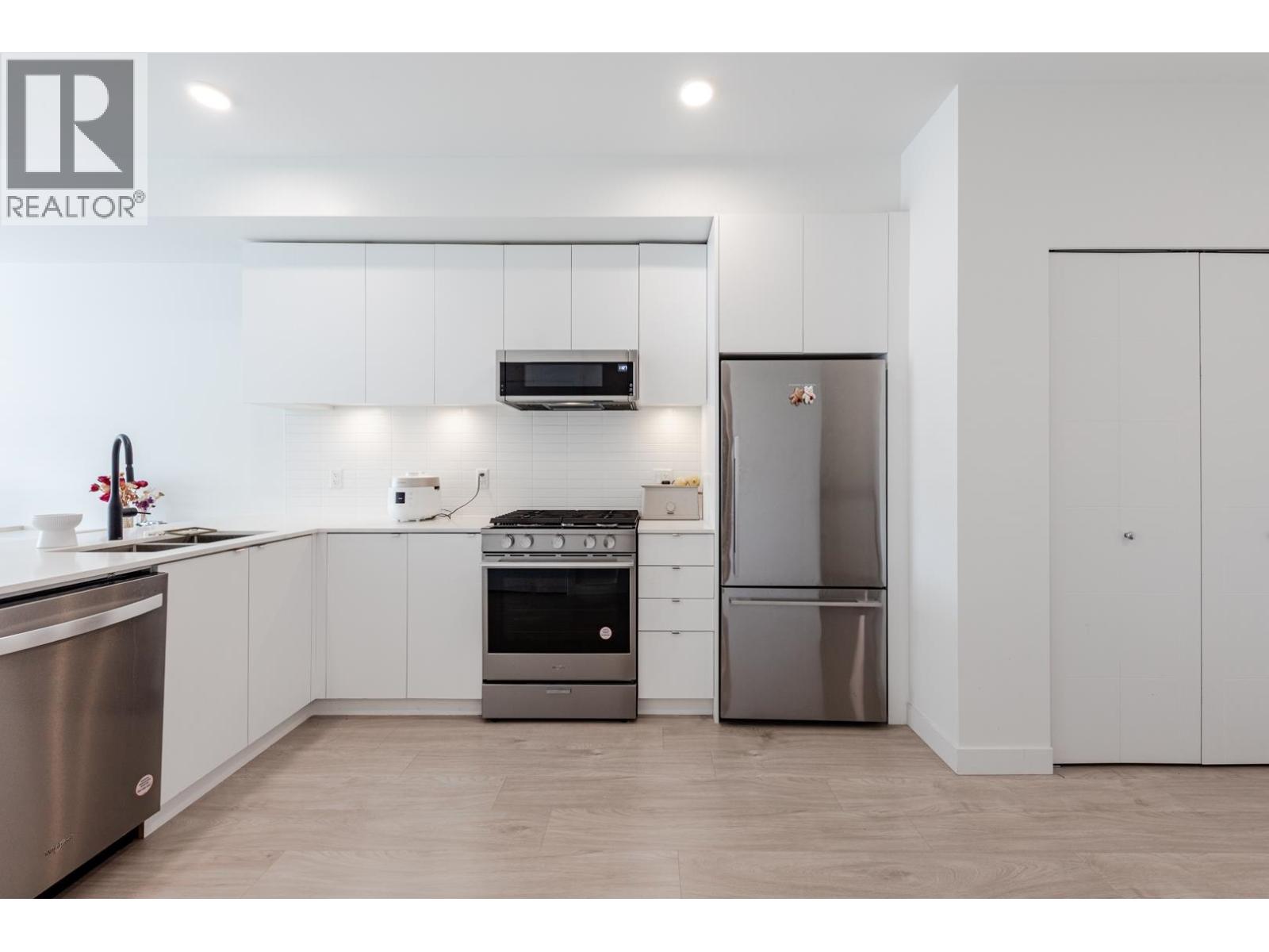313 2345 RINDALL AVENUE, Port Coquitlam
