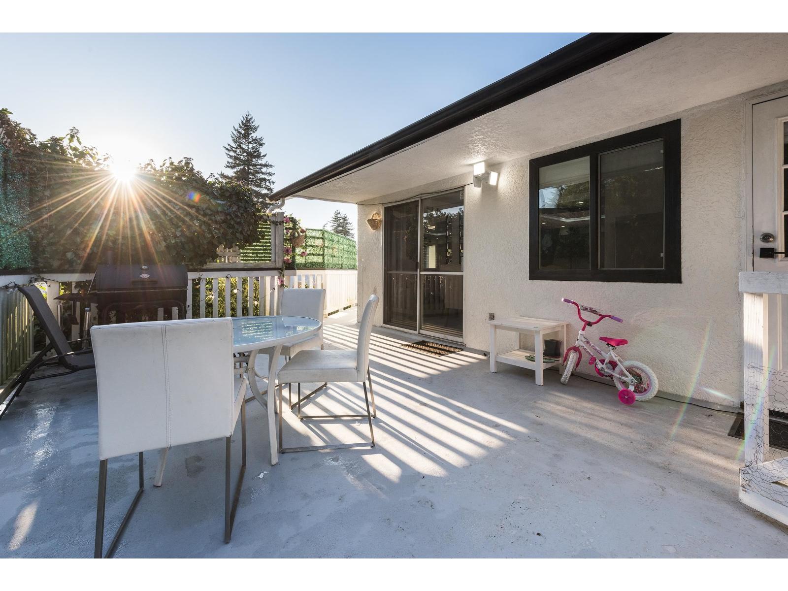 9089 PEMBERTON Place, Delta