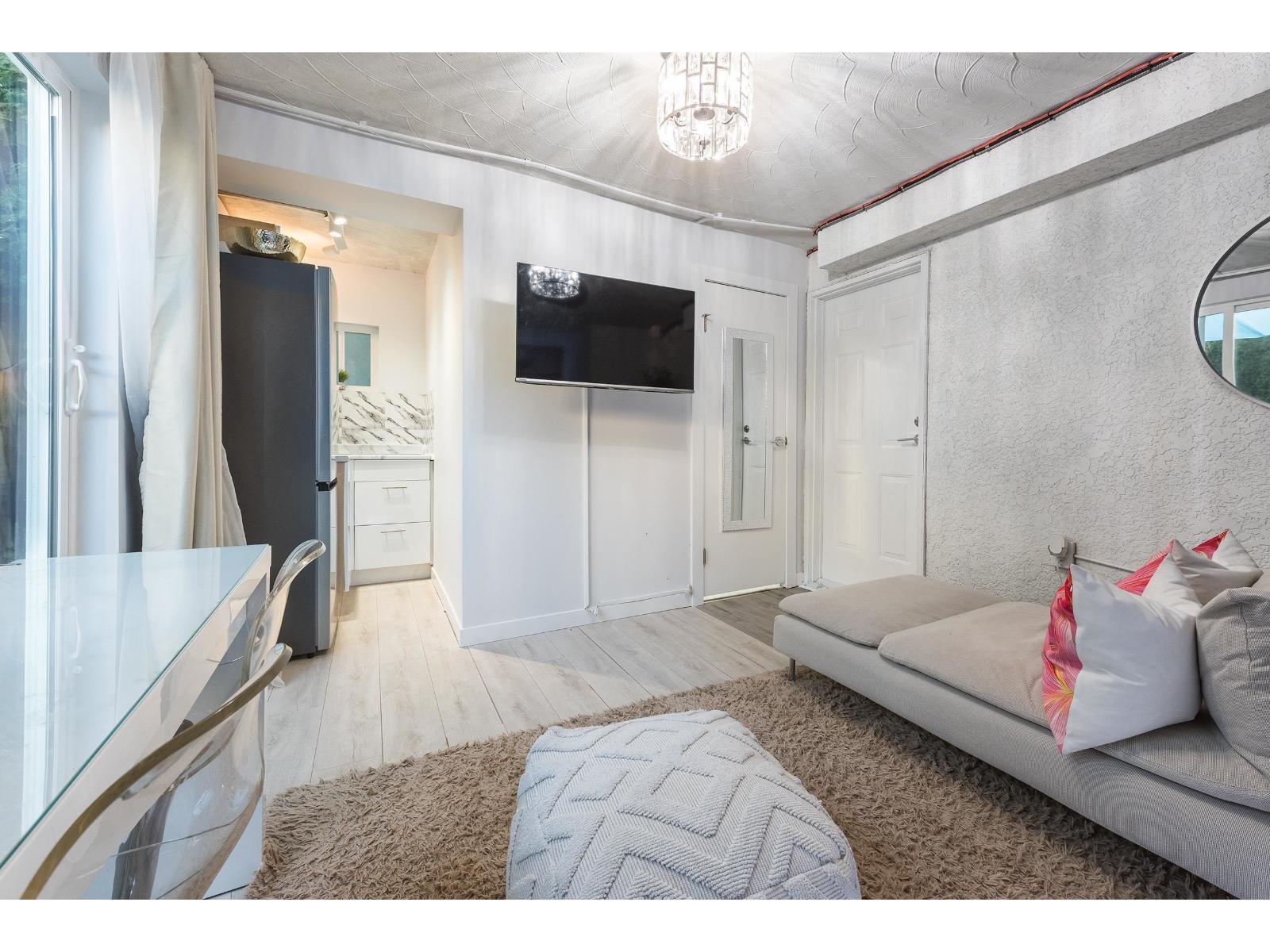 9089 PEMBERTON Place, Delta