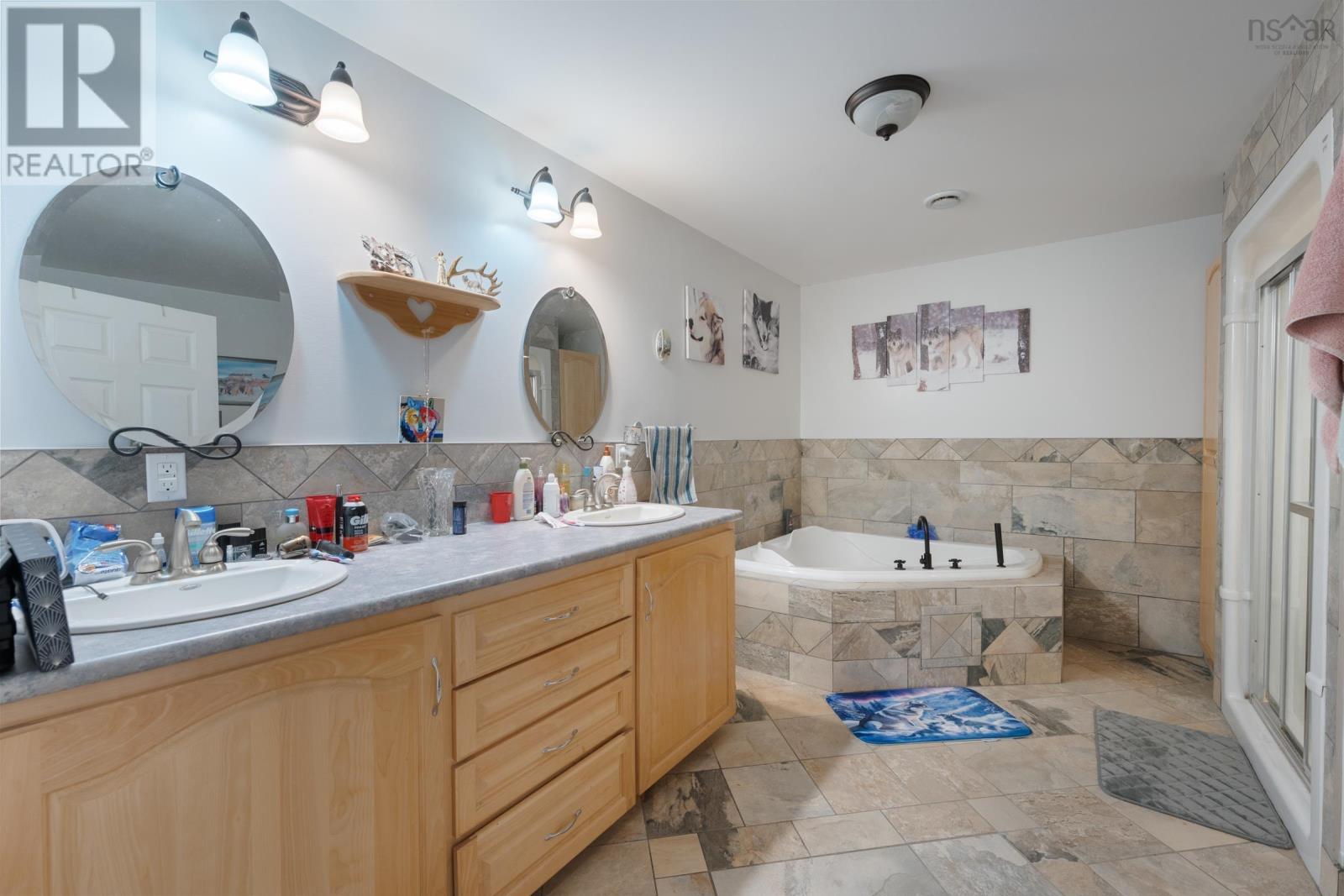 Property 23 of 40 of 3152 Shore Road W