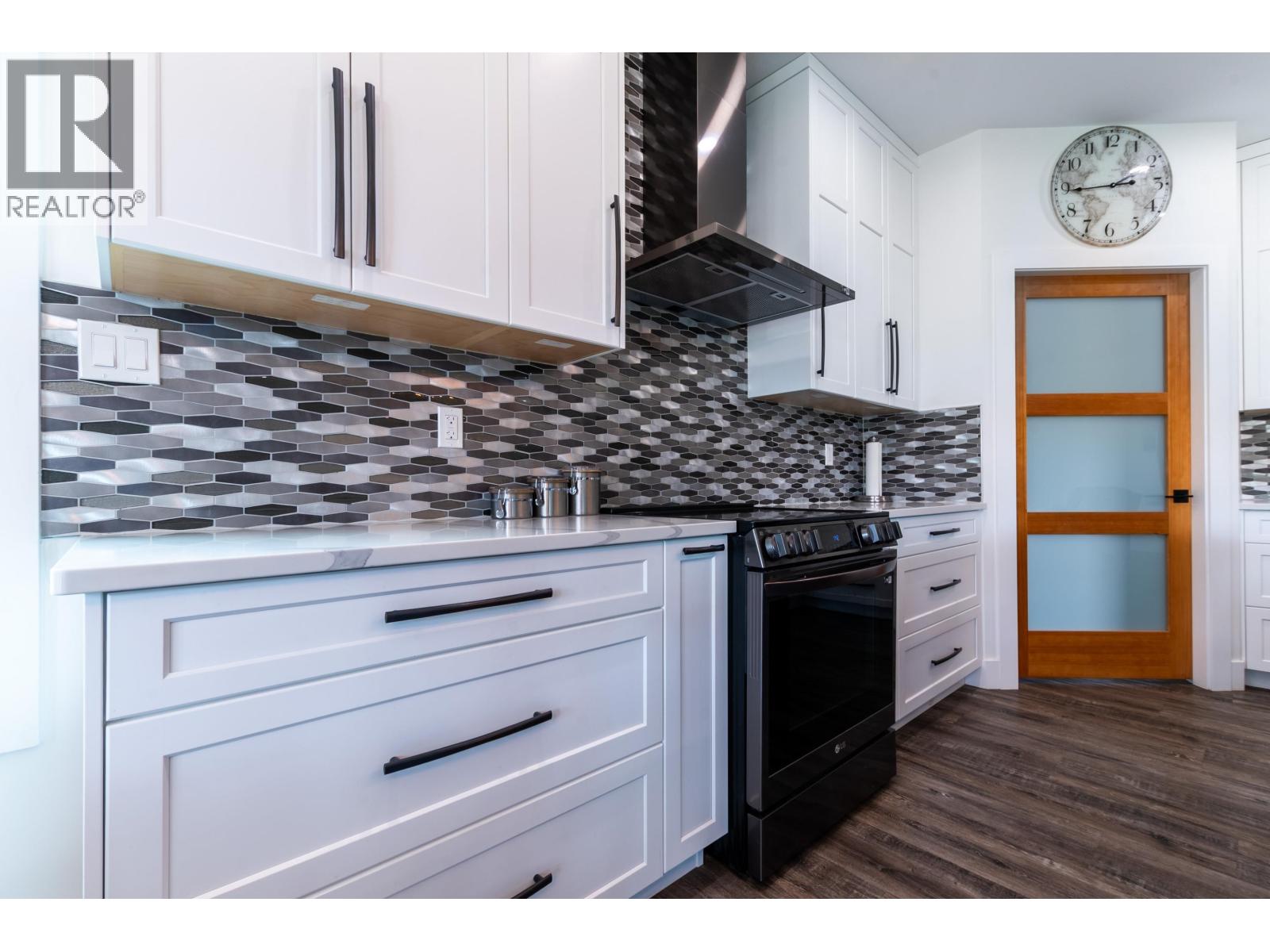 Photo 10 of 41 — 7400 TABORVIEW DRIVE · Prince George, BC