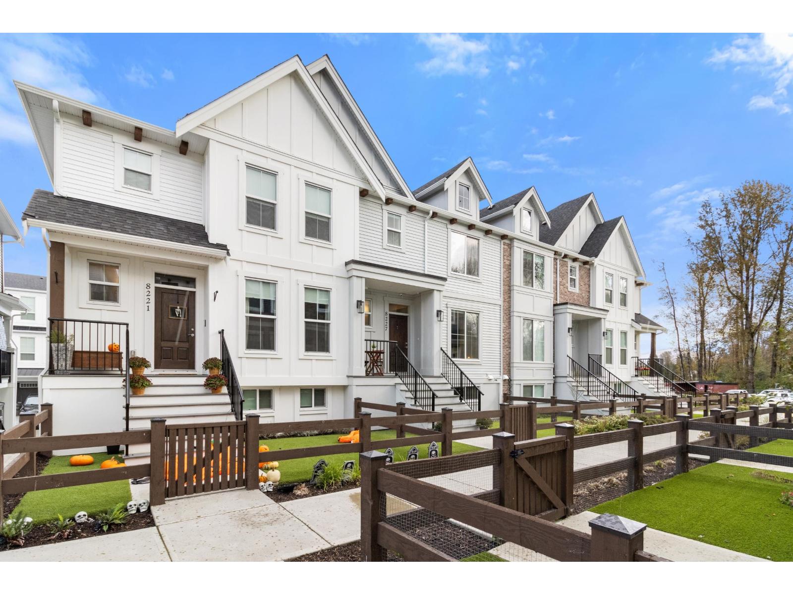 8227 FOXFERN ROAD, Lower Landing