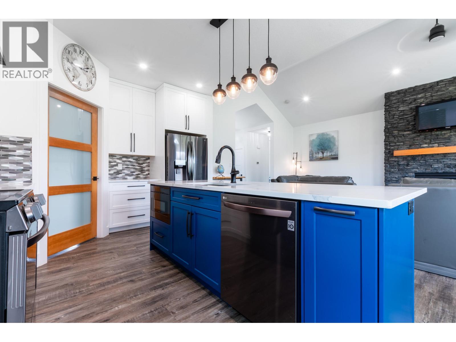 Photo 12 of 41 — 7400 TABORVIEW DRIVE · Prince George, BC