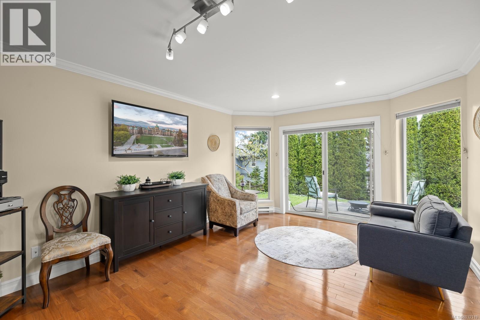  858 Selkirk Avenue, Esquimalt