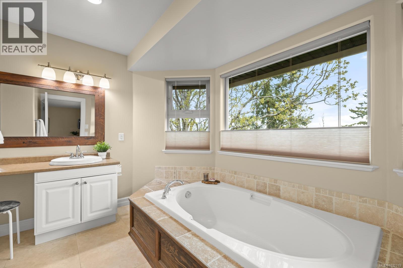  858 Selkirk Avenue, Esquimalt