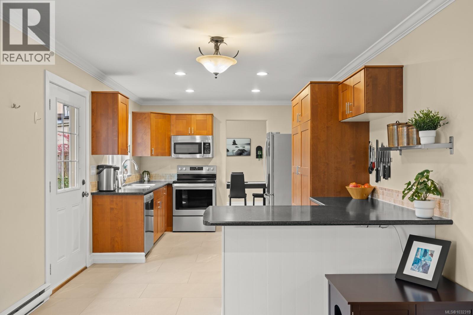  858 Selkirk Avenue, Esquimalt