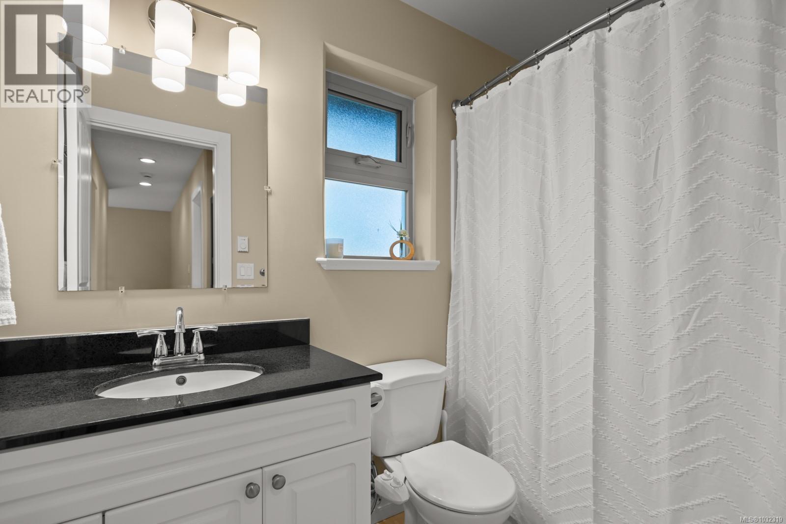  858 Selkirk Avenue, Esquimalt