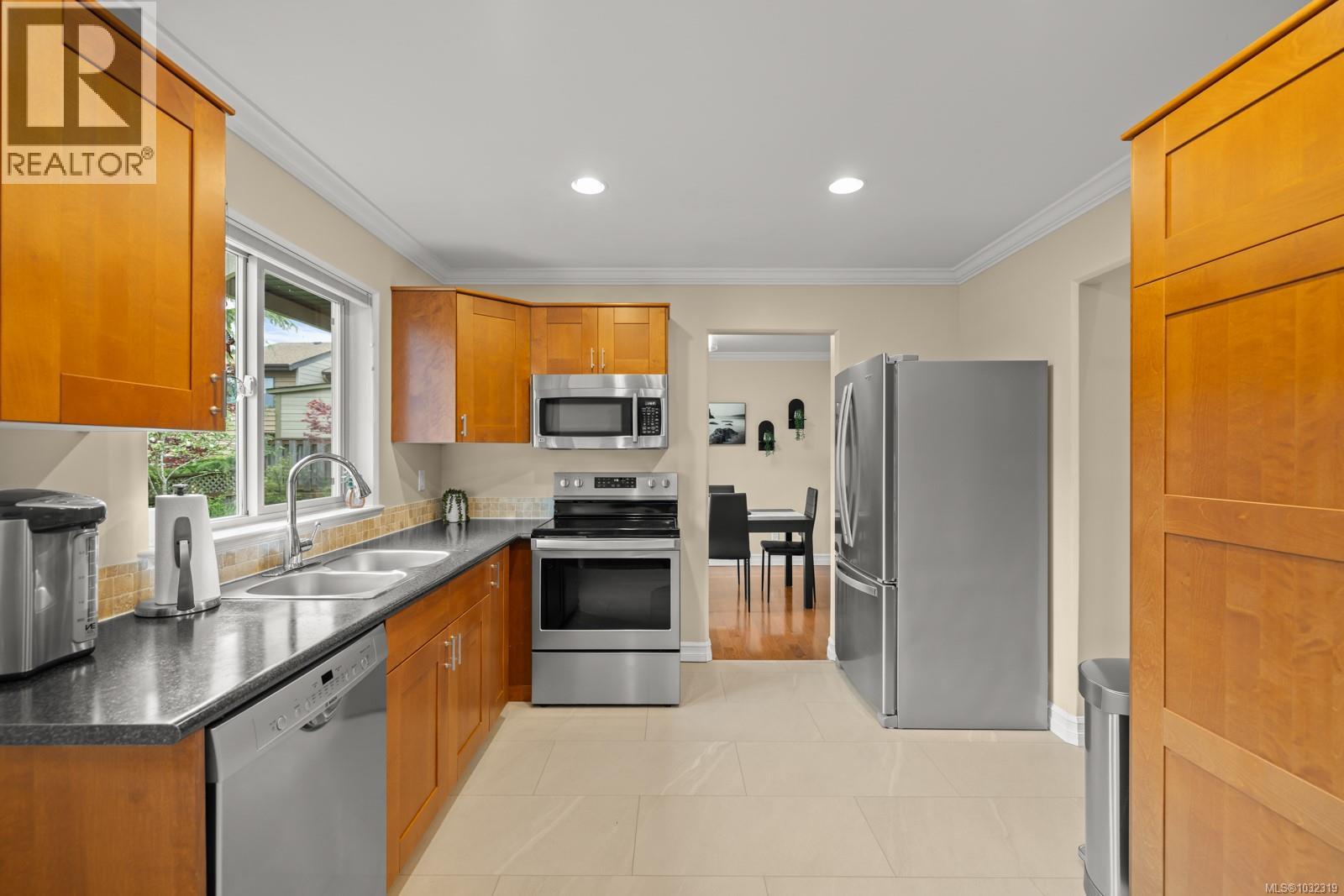  858 Selkirk Avenue, Esquimalt