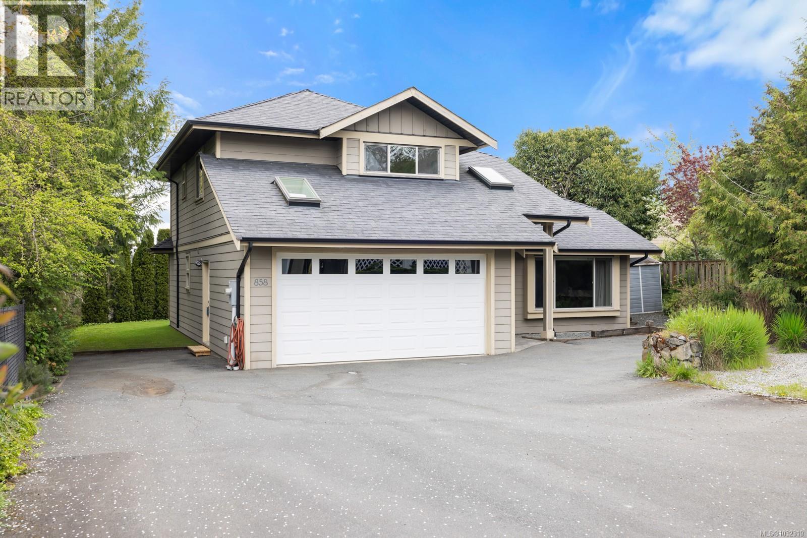  858 Selkirk Avenue, Esquimalt