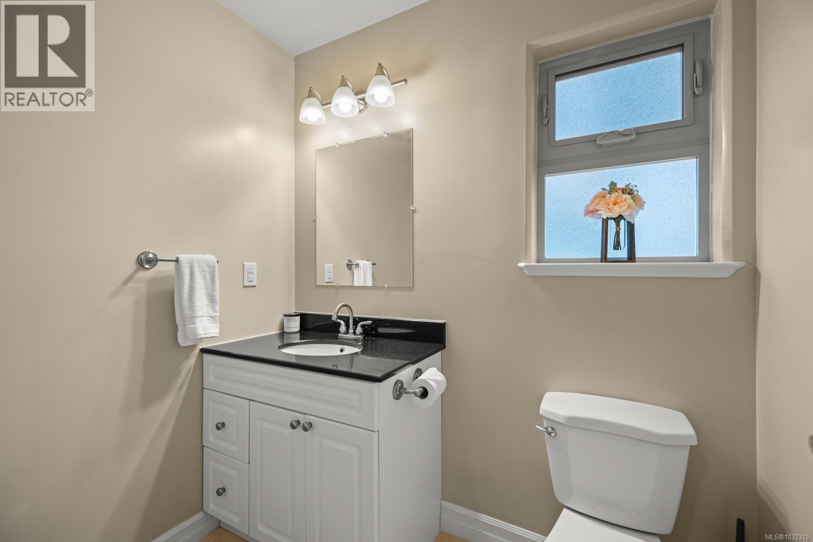  858 Selkirk Avenue, Esquimalt