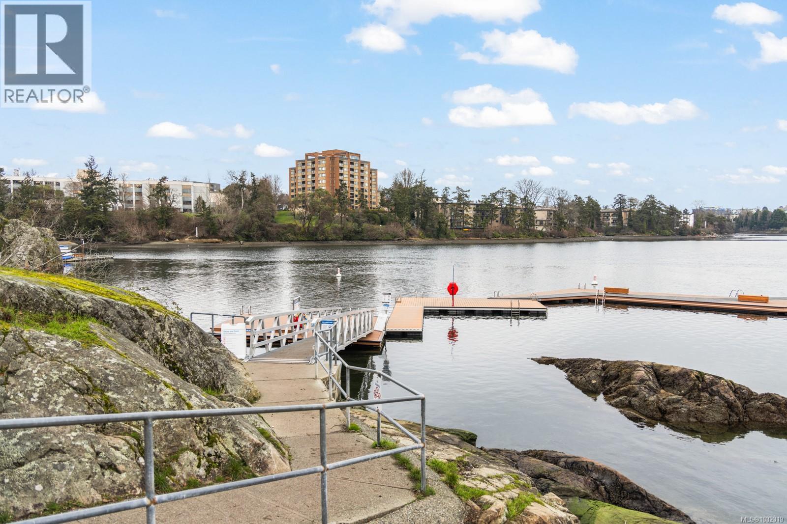  858 Selkirk Avenue, Esquimalt