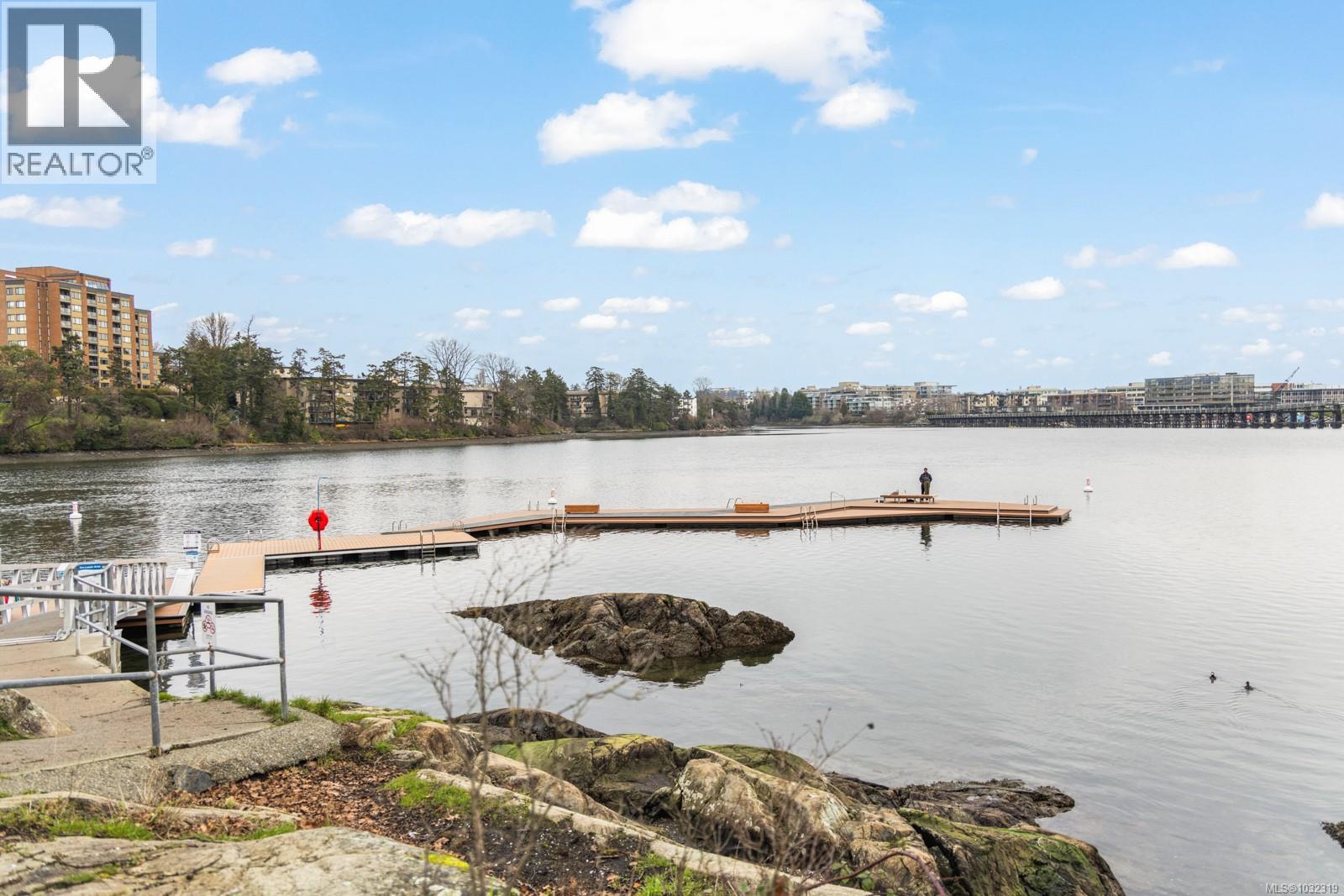  858 Selkirk Avenue, Esquimalt