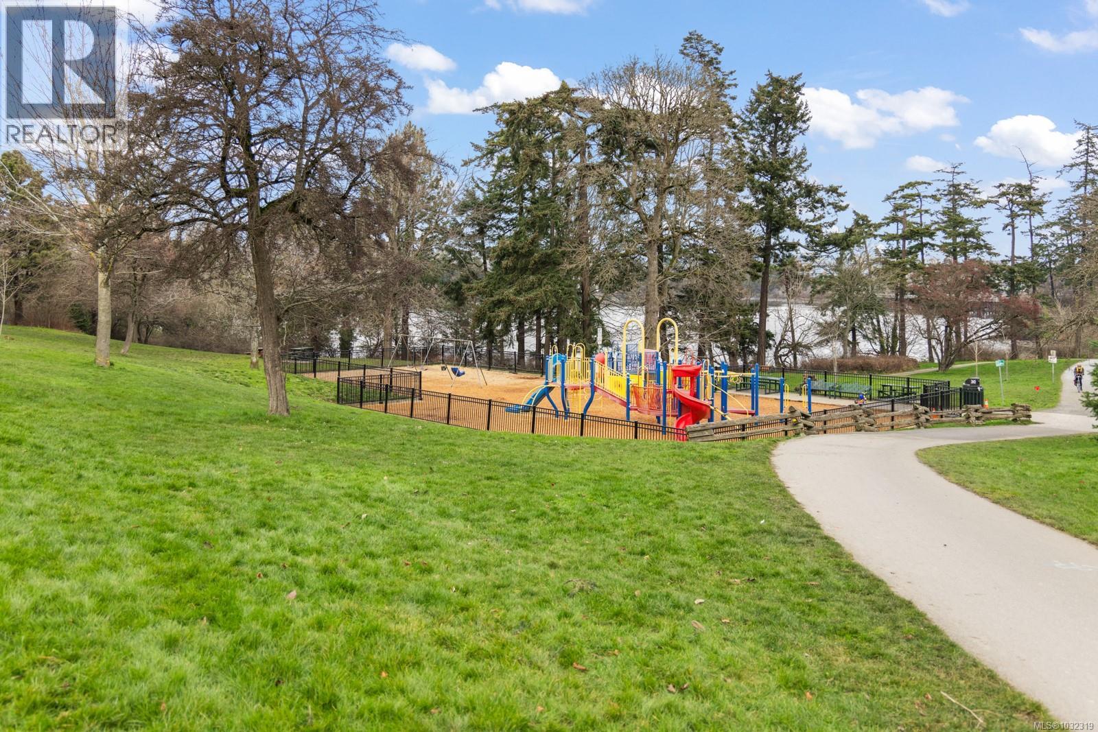  858 Selkirk Avenue, Esquimalt