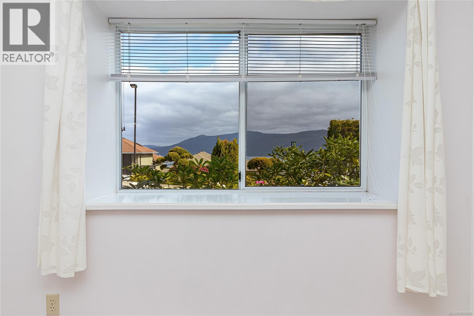 532 Marine View, Cobble Hill