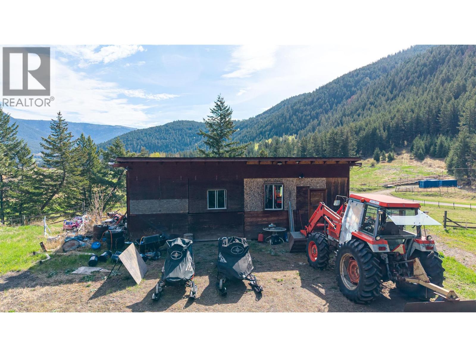 6142 Falkland Road - 60