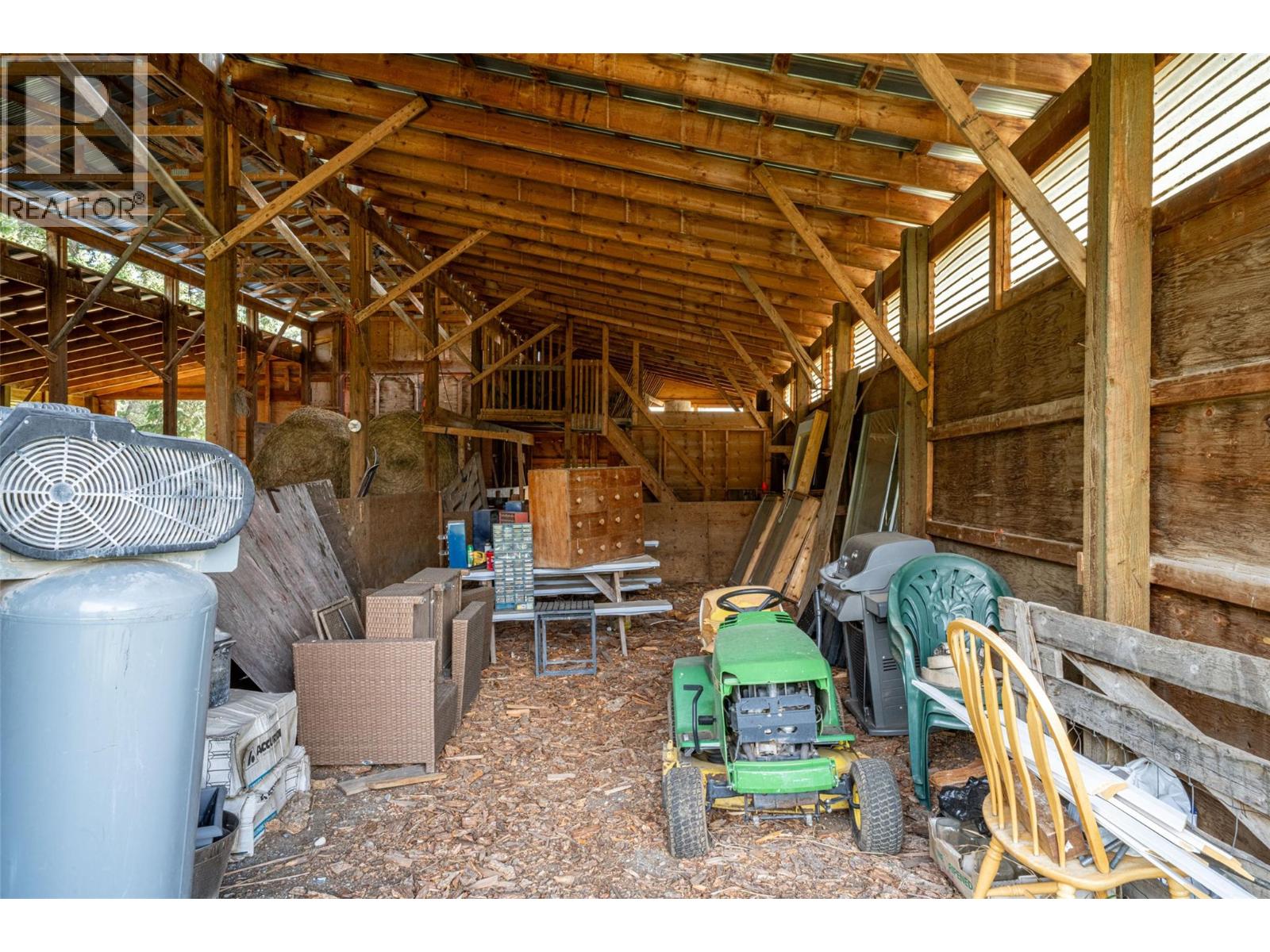 6142 Falkland Road - 67