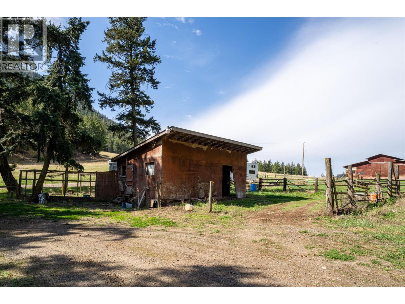 6142 Falkland Road - 13