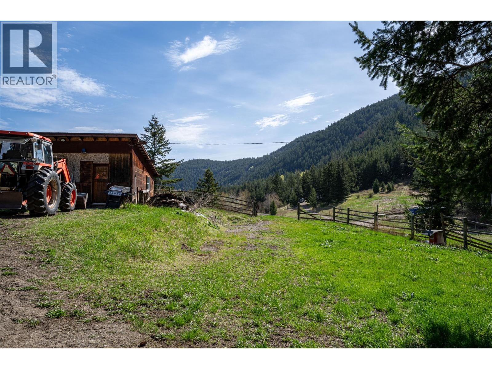 6142 Falkland Road - 20