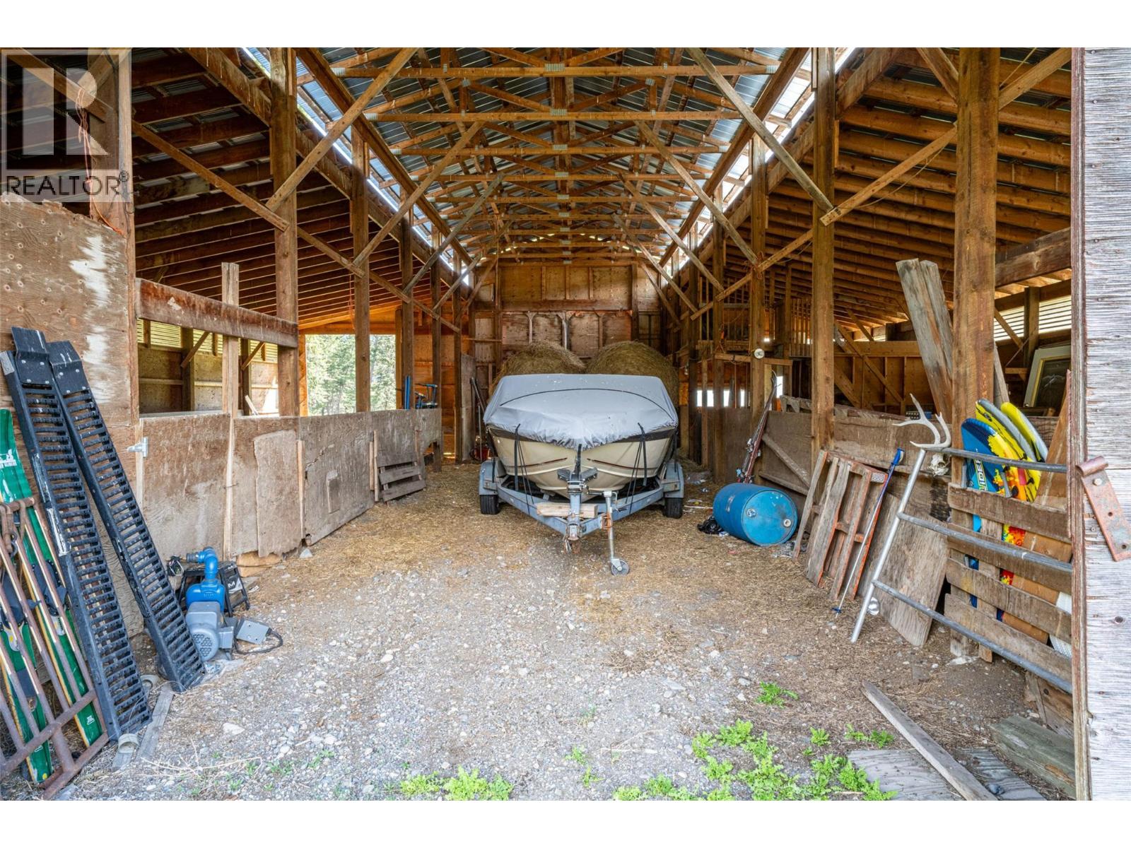 6142 Falkland Road - 66