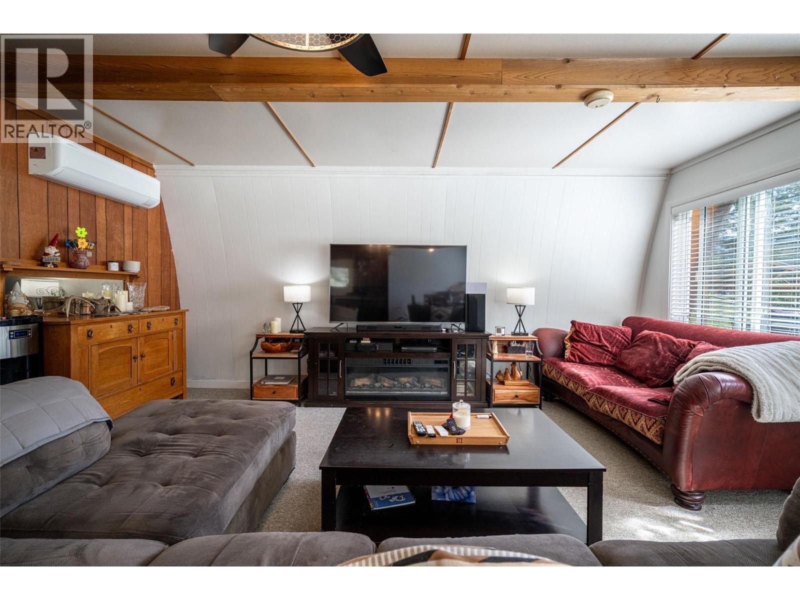 6142 Falkland Road - 36