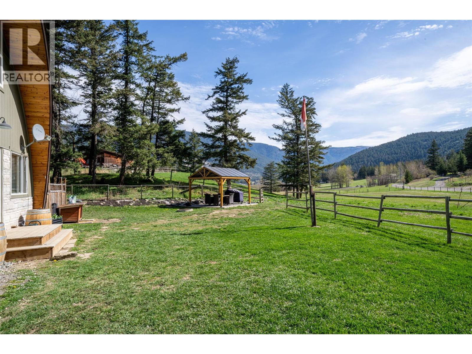 6142 Falkland Road - 18