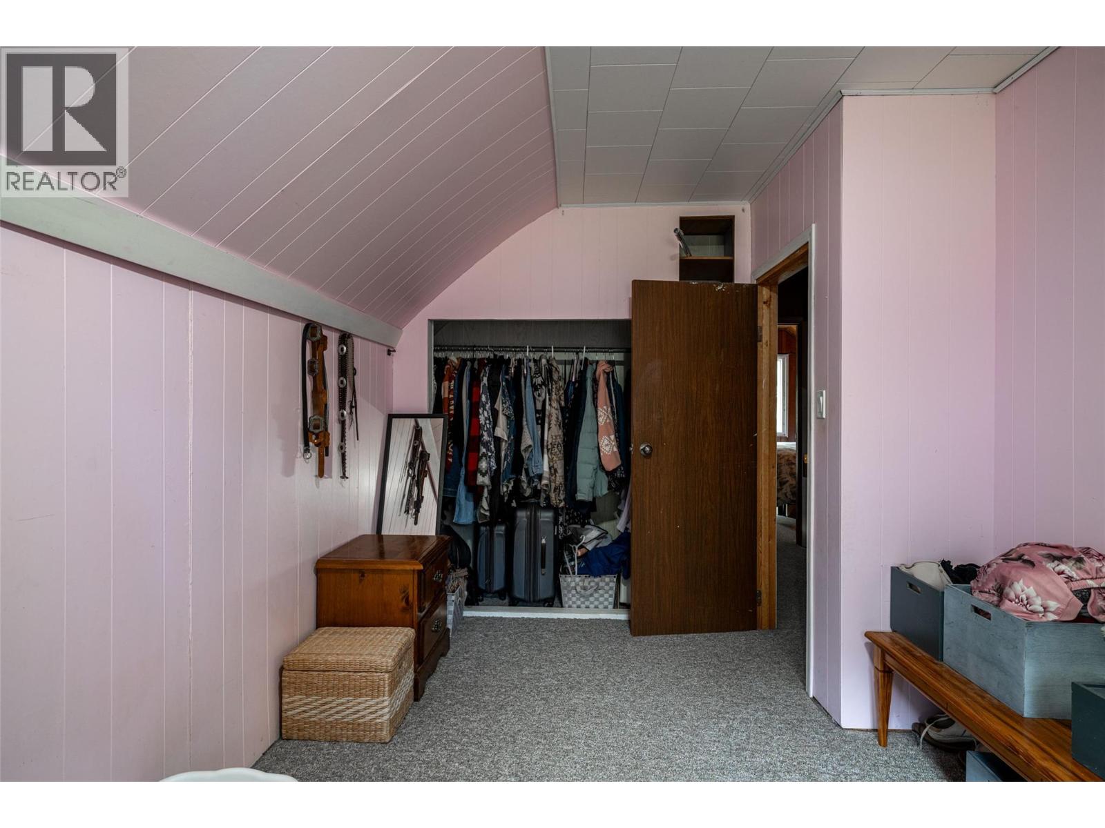 6142 Falkland Road - 52