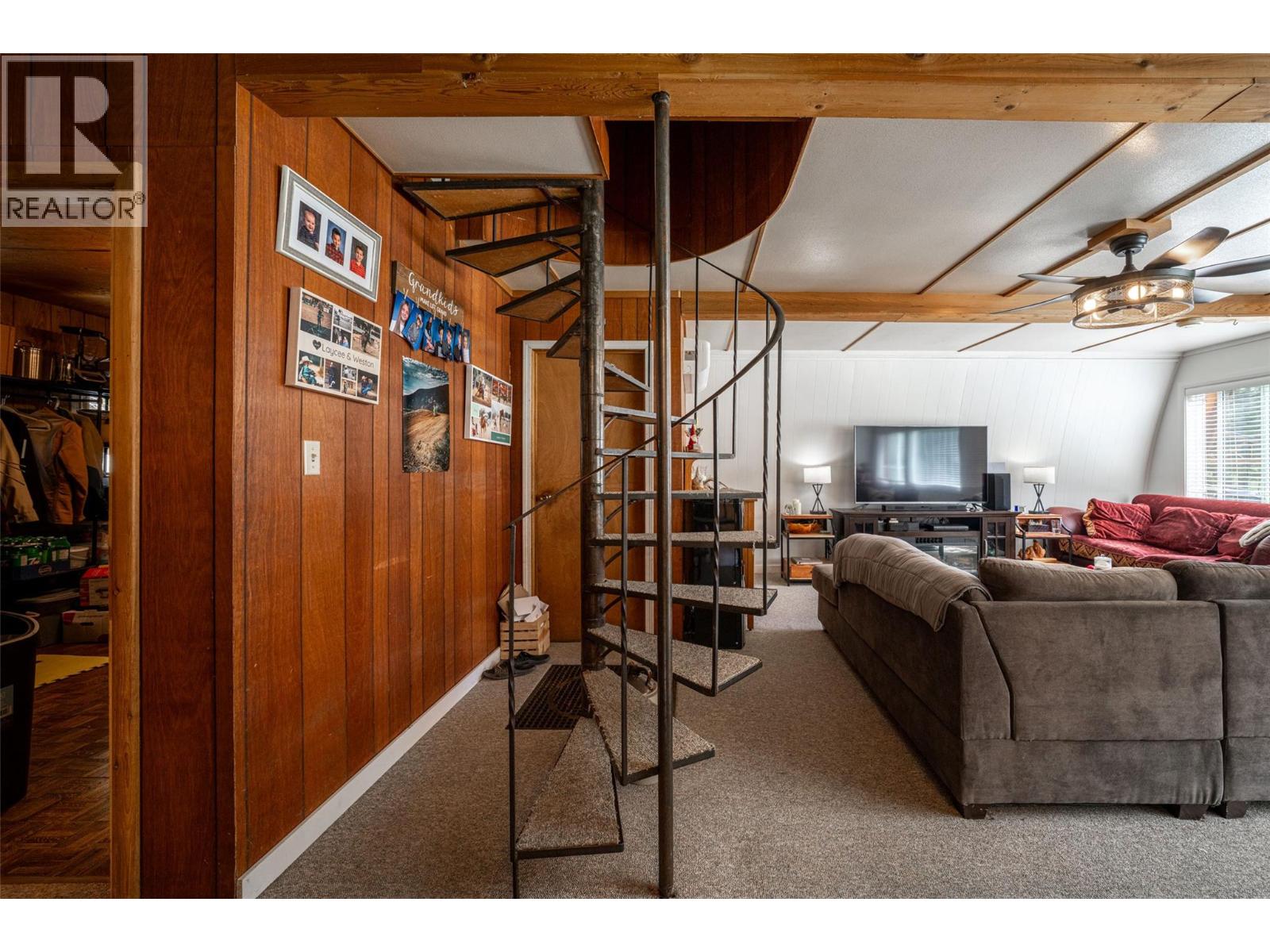 6142 Falkland Road - 33