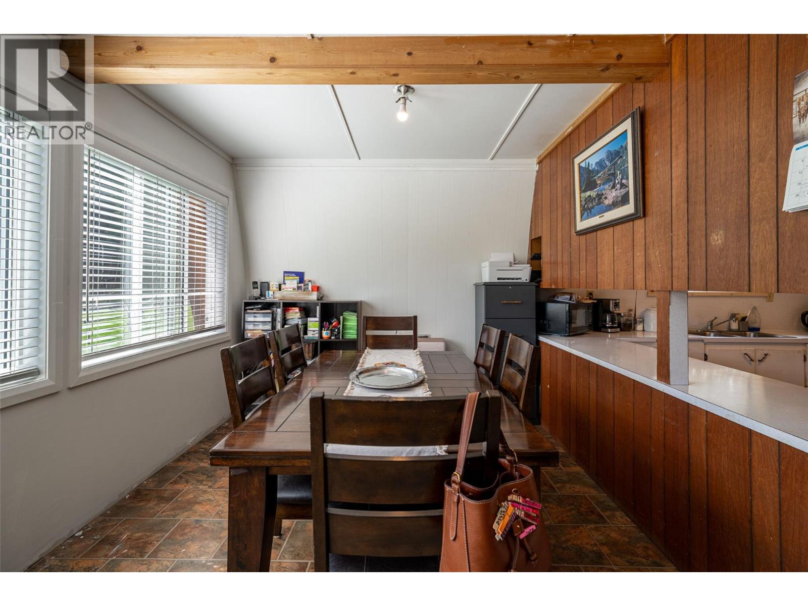 6142 Falkland Road - 39