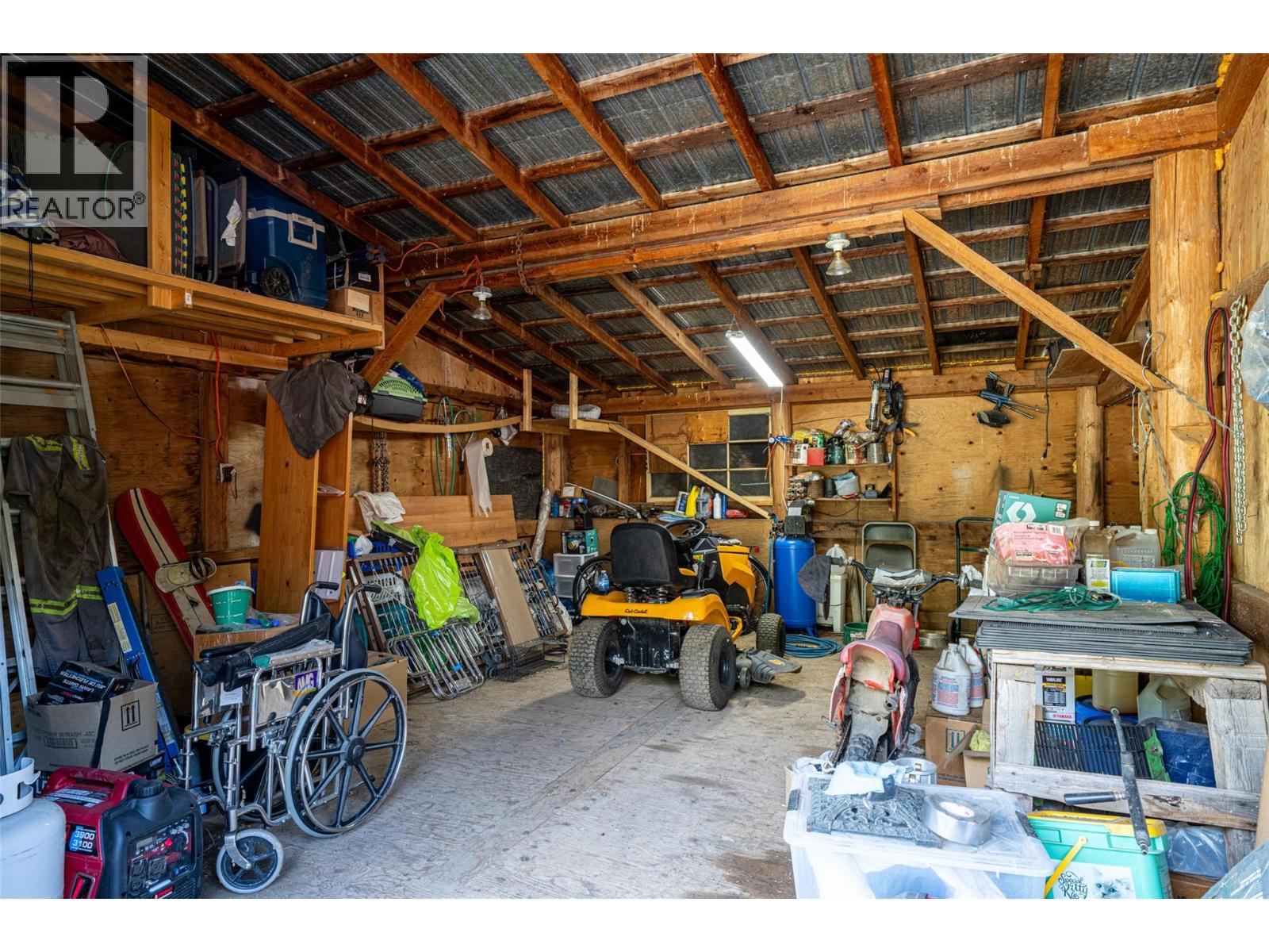 6142 Falkland Road - 62