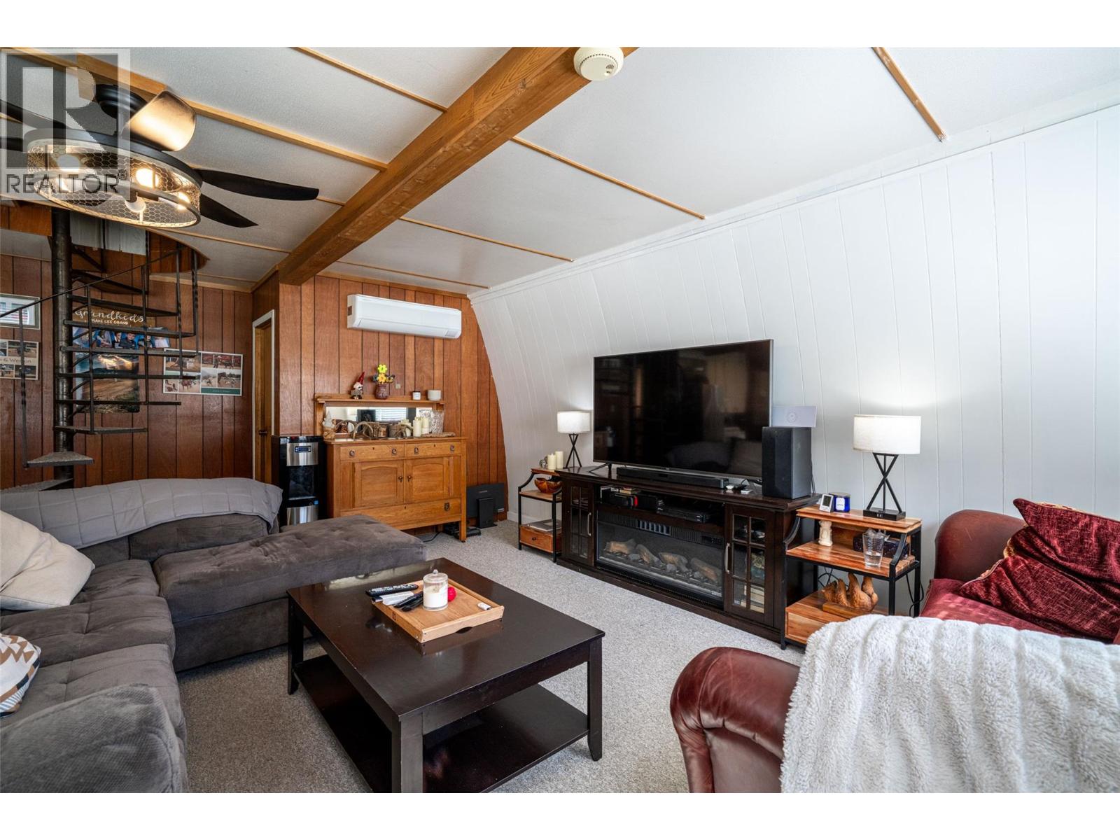 6142 Falkland Road - 35