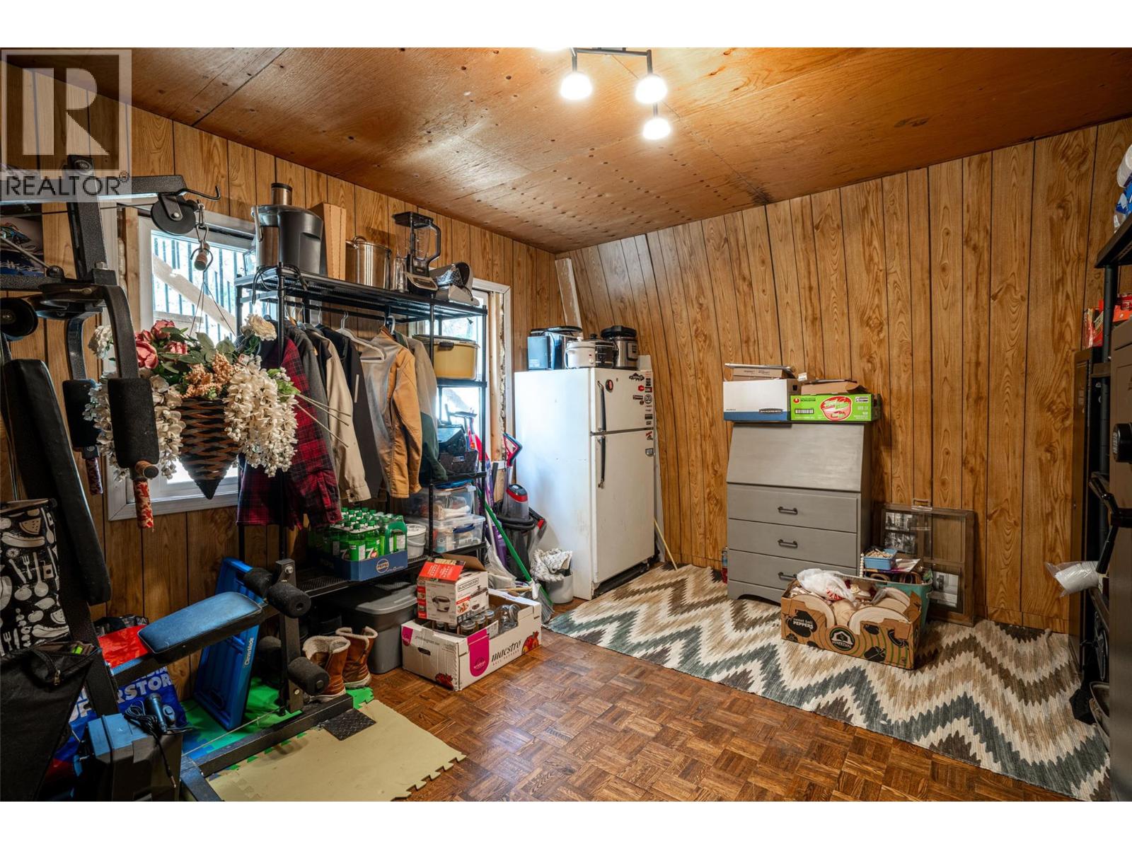 6142 Falkland Road - 42