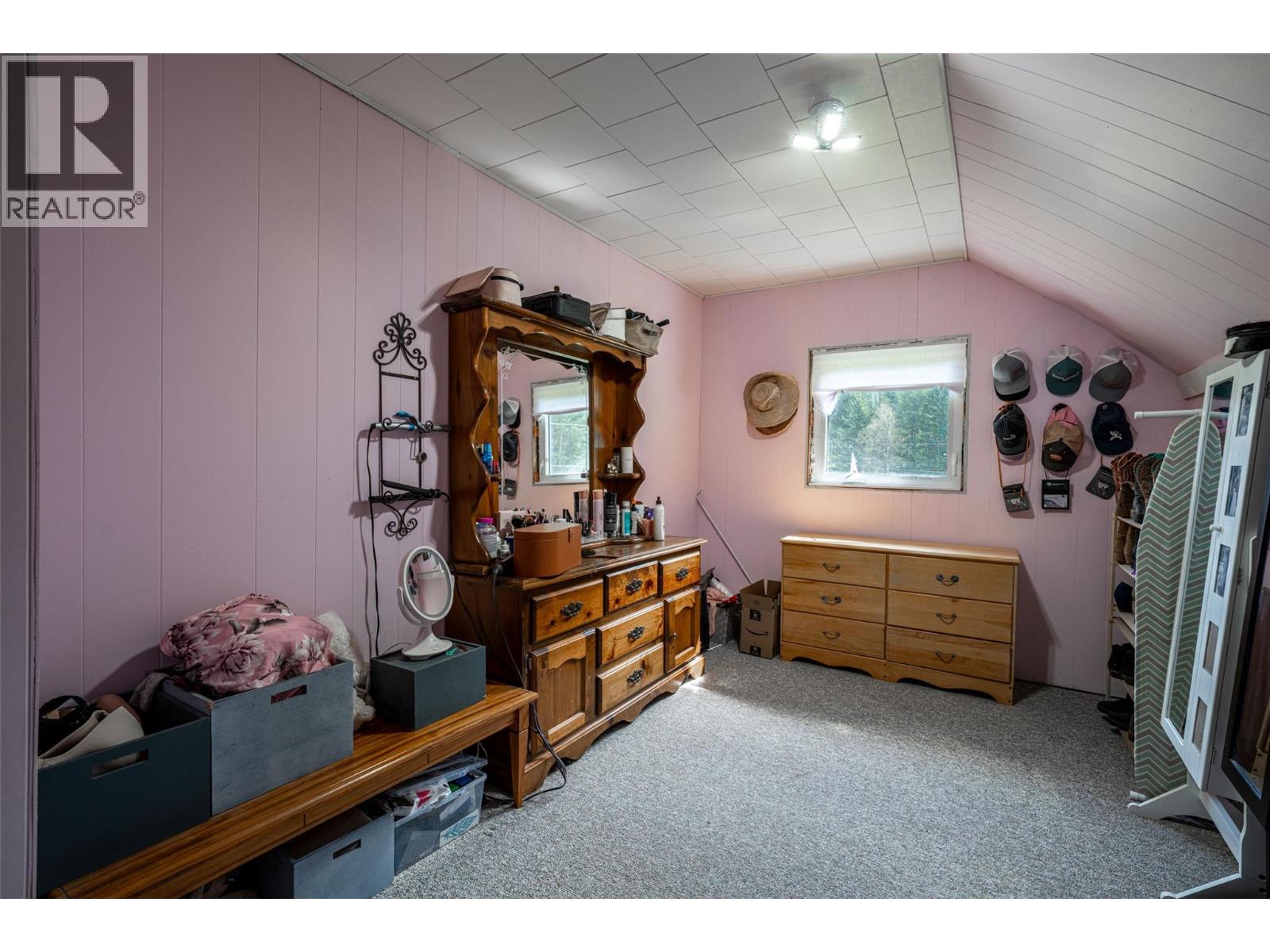 6142 Falkland Road - 51