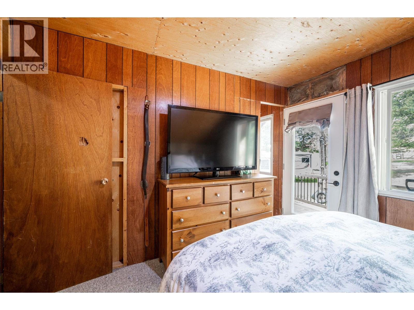 6142 Falkland Road - 47