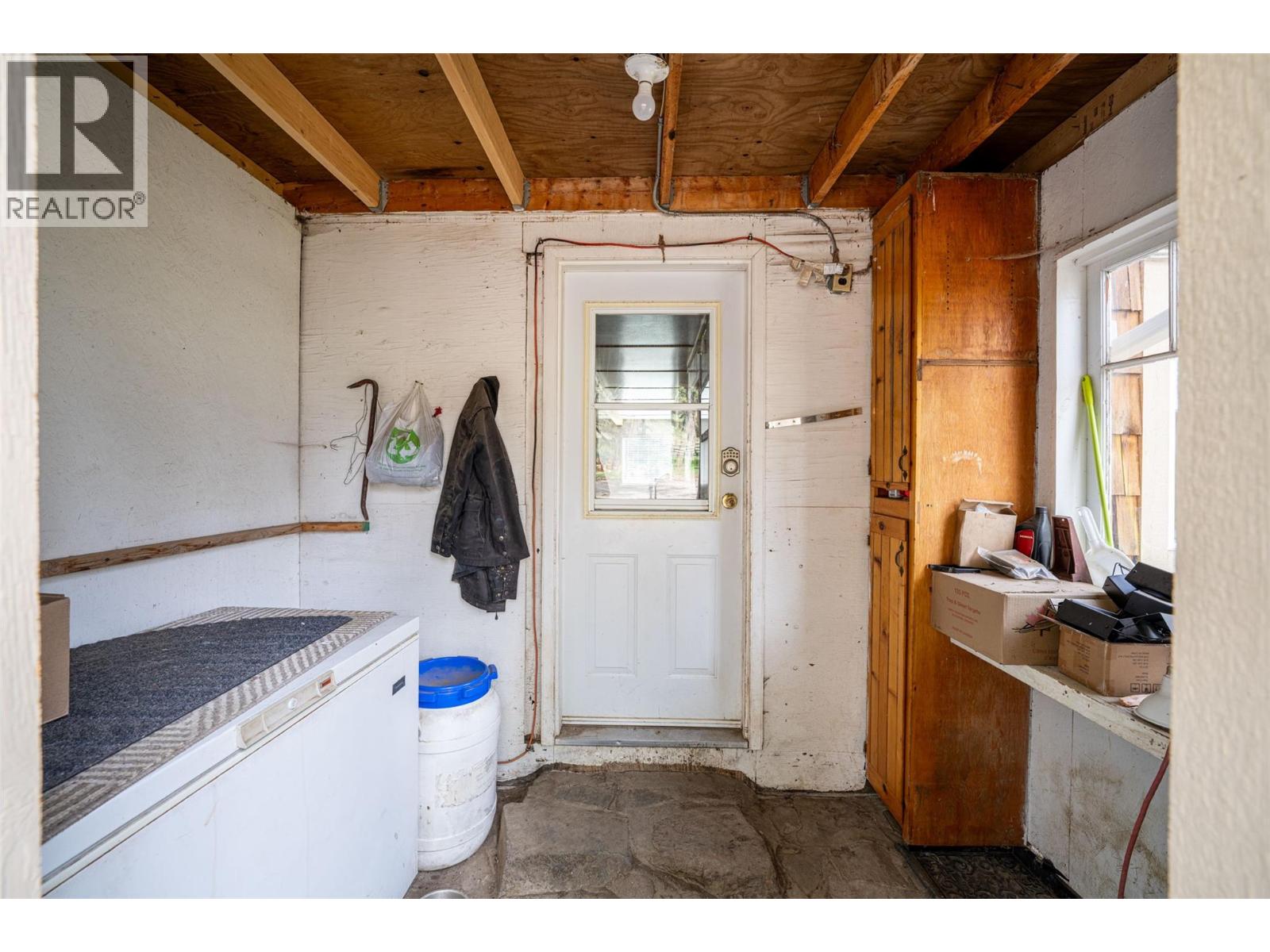 6142 Falkland Road - 27