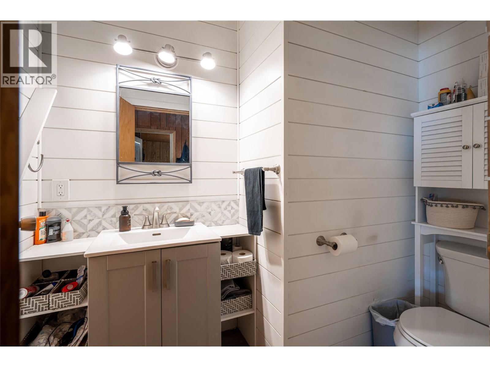 6142 Falkland Road - 44