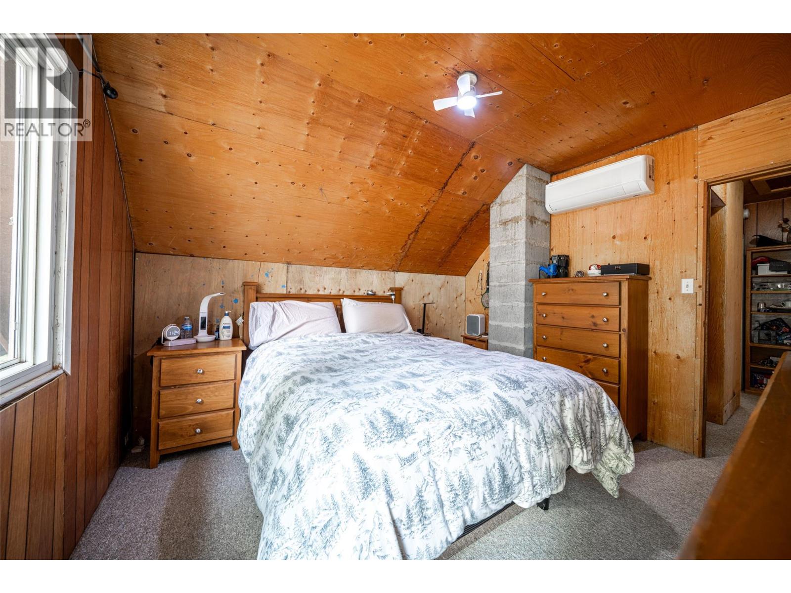 6142 Falkland Road - 48